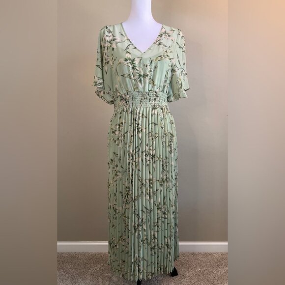 New TAYLOR Medium Floral-Print Smocked Pleated Dress - Picture 3 of 16